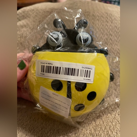 🌟Pick Any 2/$16 Sale Ladybug Toothbrush Holder (Yellow) - Picture 5 of 8